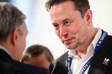Musk: AI sẽ tạo ra thế giới không có việc làm